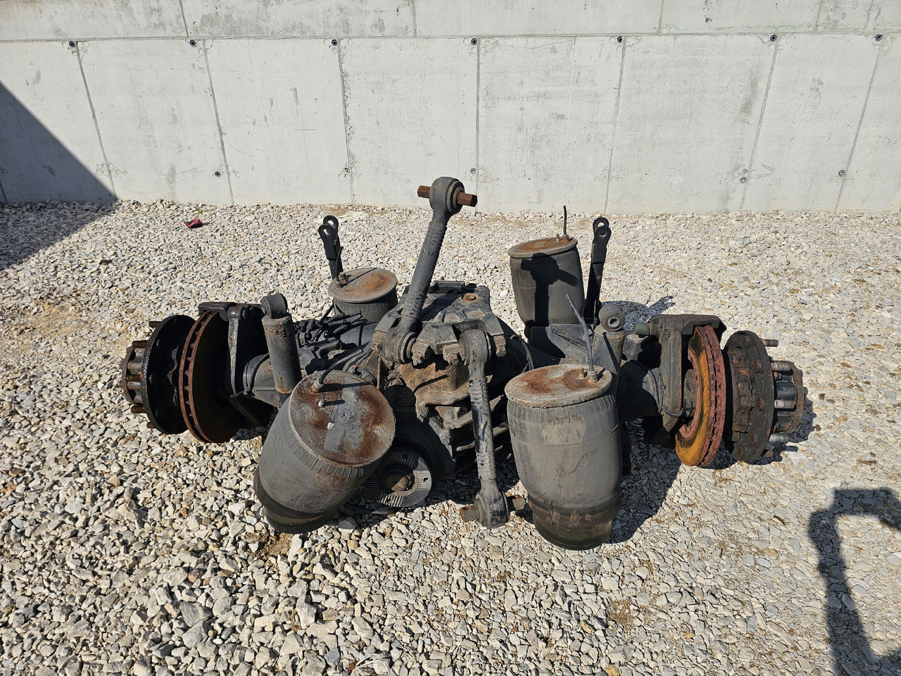 MAN TGX TGS EURO 6 / COMPLETE AXLE / HY-1350 / 38:15 - Rear axle: picture 2 MAN TGX TGS EURO 6 / COMPLETE AXLE / HY-1350 / 38:15 - Rear axle: picture 2