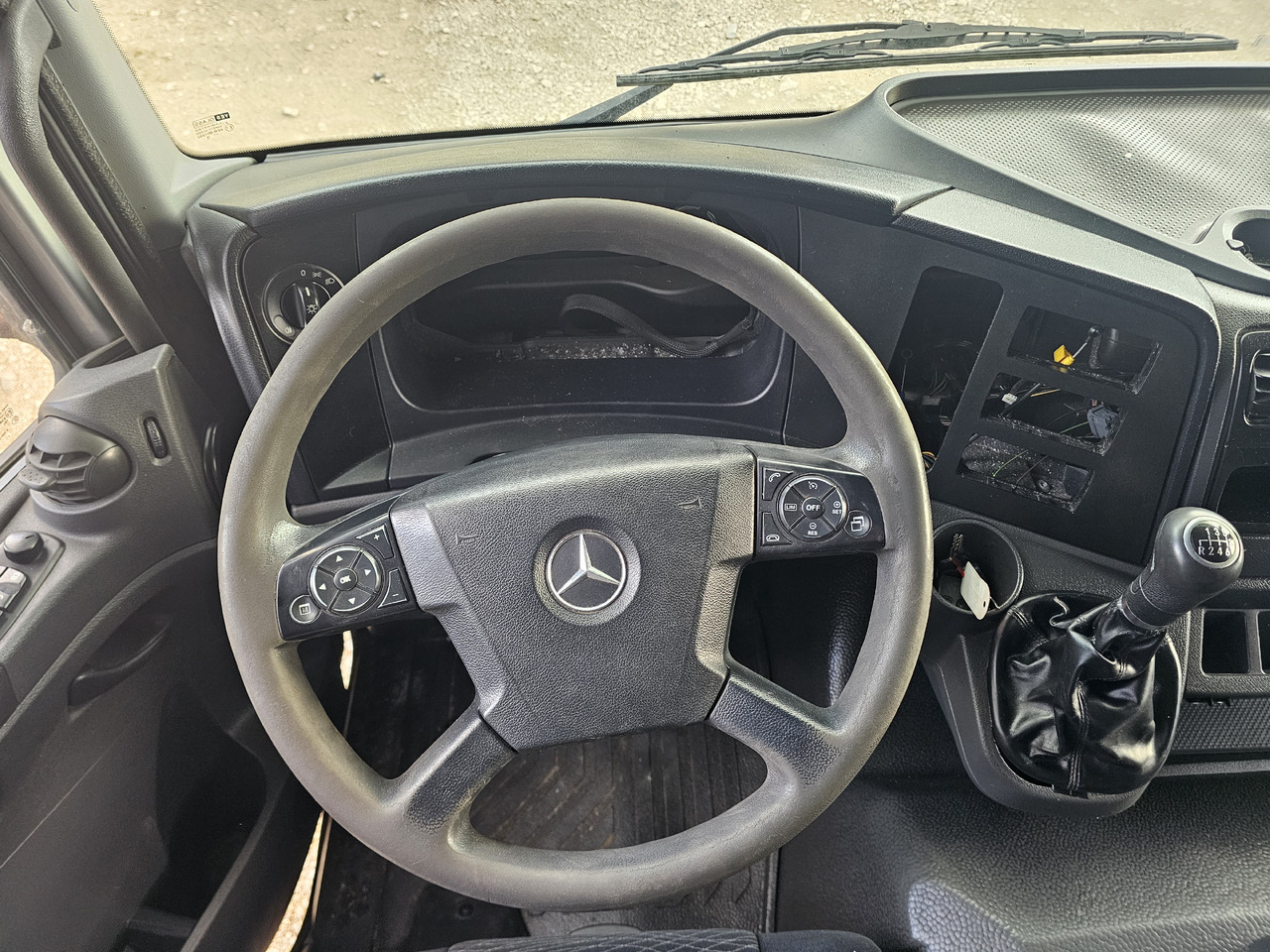 MERCEDES-BENZ ATEGO MP4 EURO 6 / DASHBOARD - RHD to LHD SWITCH SET - Dashboard: picture 3 MERCEDES-BENZ ATEGO MP4 EURO 6 / DASHBOARD - RHD to LHD SWITCH SET - Dashboard: picture 3