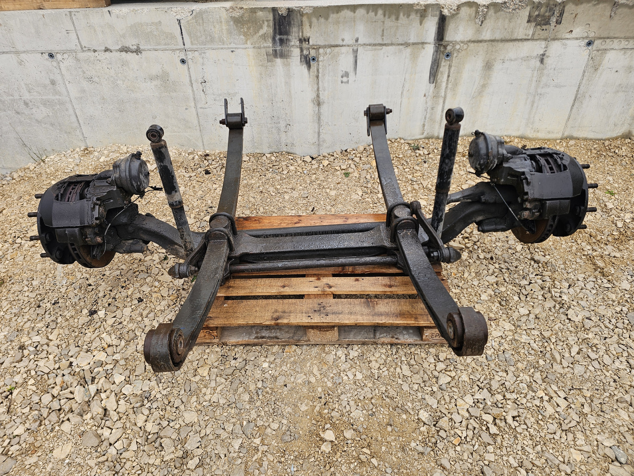 RENAULT MAGNUM DXI / COMPLETE FRONT AXLE / HUB SPRING - Front axle: picture 2 RENAULT MAGNUM DXI / COMPLETE FRONT AXLE / HUB SPRING - Front axle: picture 2
