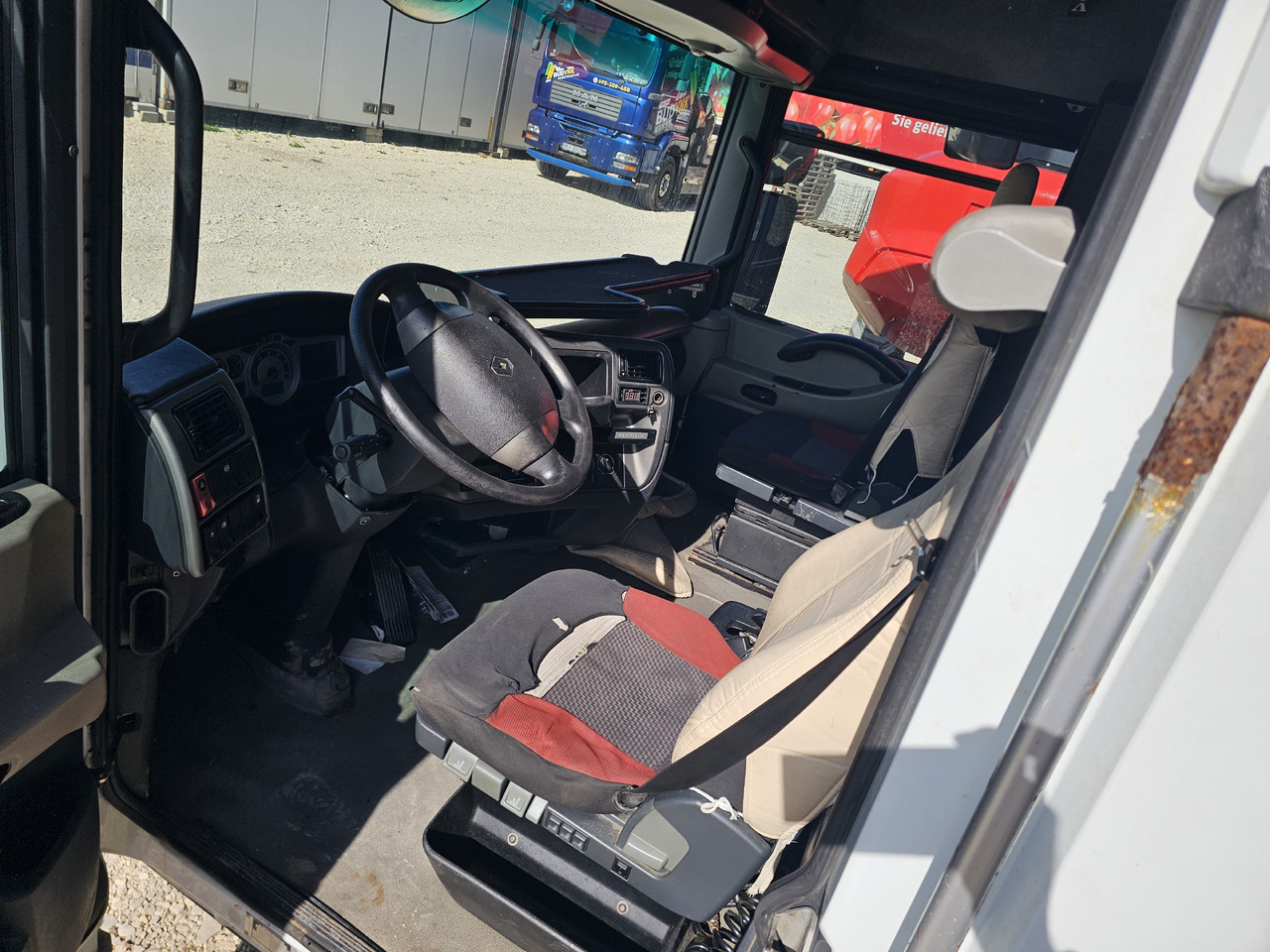 RENAULT MAGNUM DXI VEGA LIFT / COMPLETE CABINE - Cab: picture 5 RENAULT MAGNUM DXI VEGA LIFT / COMPLETE CABINE - Cab: picture 5