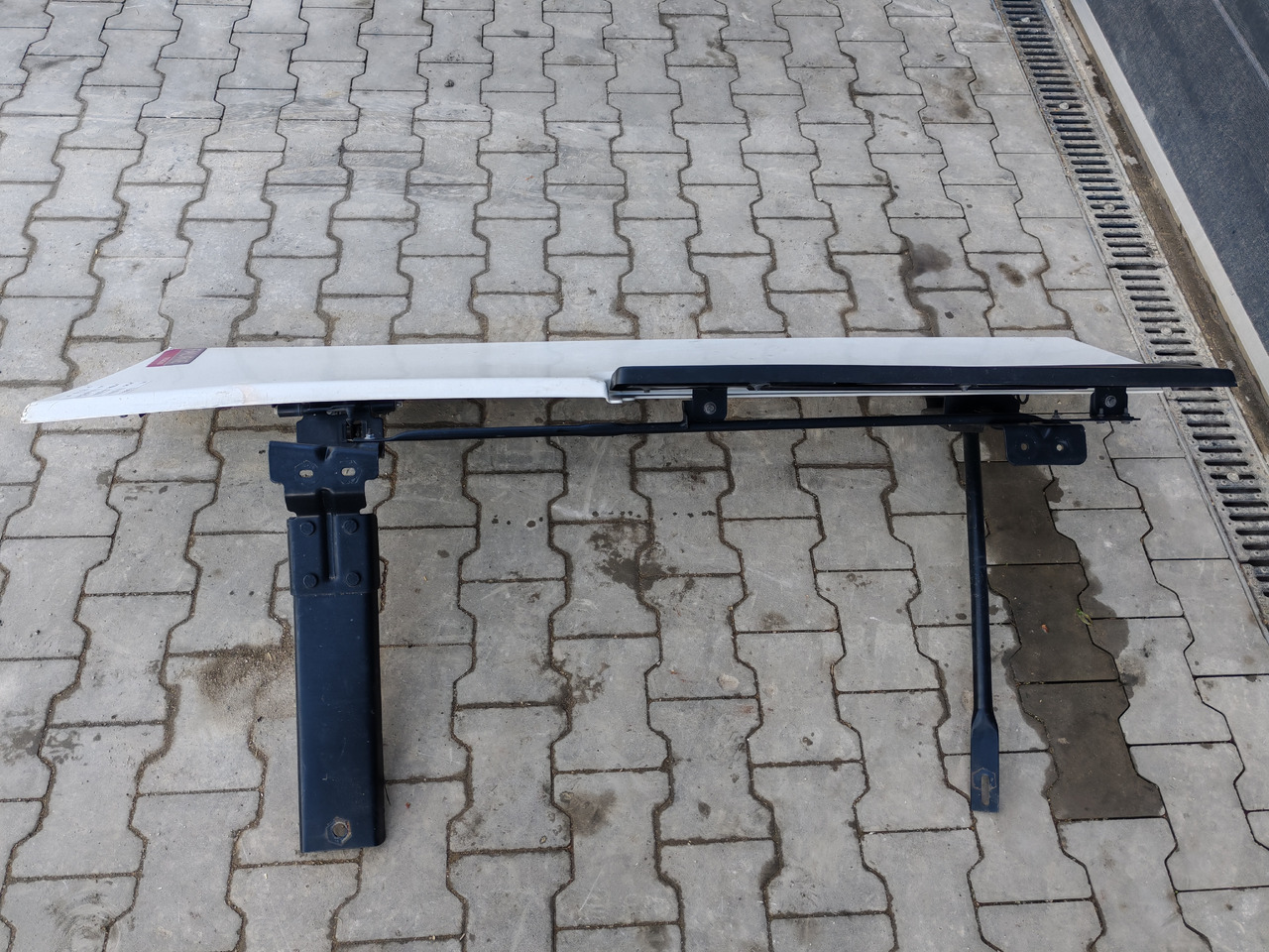 RENAULT RANGE T EURO 6 / HIGH CAB / RIGHT SPOILER - Aerodynamics/ Spoiler: picture 4 RENAULT RANGE T EURO 6 / HIGH CAB / RIGHT SPOILER - Aerodynamics/ Spoiler: picture 4