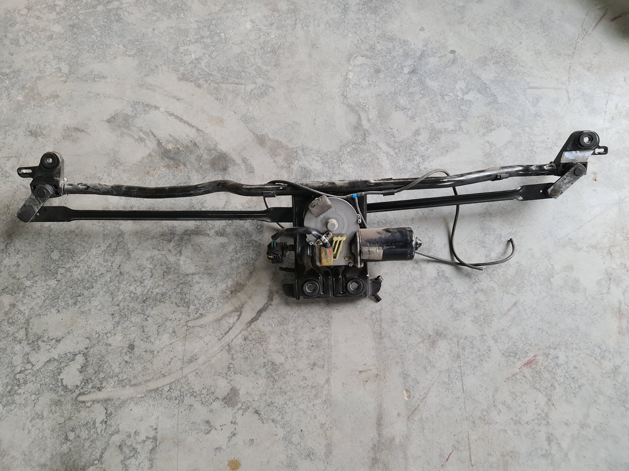 RENAULT RANGE T / WIPERS MECHANISM - Wiper: picture 3 RENAULT RANGE T / WIPERS MECHANISM - Wiper: picture 3
