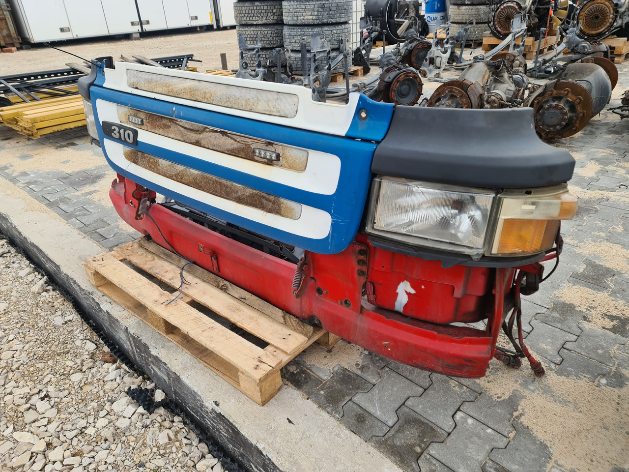 SCANIA P / BUMPER STEPS LAMPS SET / WORLDWIDE DELIVERY - Bumper: picture 3 SCANIA P / BUMPER STEPS LAMPS SET / WORLDWIDE DELIVERY - Bumper: picture 3