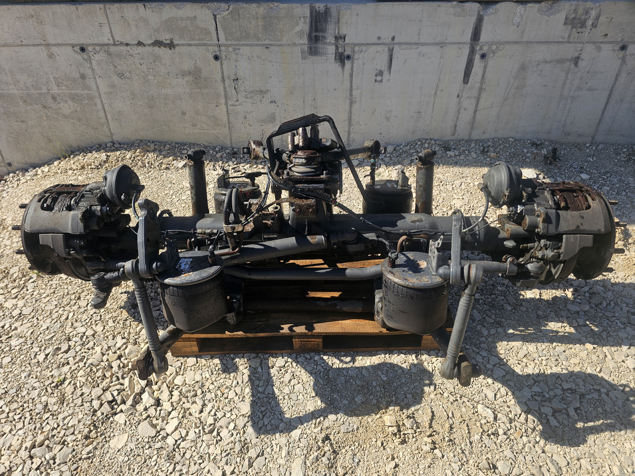 VOLVO FH FM / LIFT & STEERING AXLE / 6x2 / COMPLETE - Rear axle: picture 2 VOLVO FH FM / LIFT & STEERING AXLE / 6x2 / COMPLETE - Rear axle: picture 2
