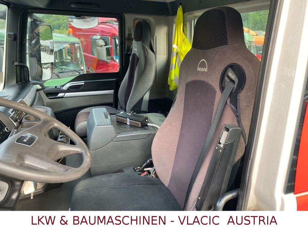 MAN TGS 33.440 (6x4) EEV Abrollkipper MAN TGS 33.440 (6x4) EEV Abrollkipper - Hook lift truck: picture 4 MAN TGS 33.440 (6x4) EEV Abrollkipper MAN TGS 33.440 (6x4) EEV Abrollkipper - Hook lift truck: picture 4