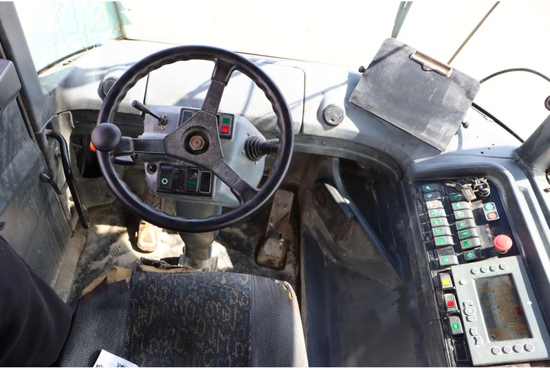 Terminal tractor Kalmar TR618iA: picture 10