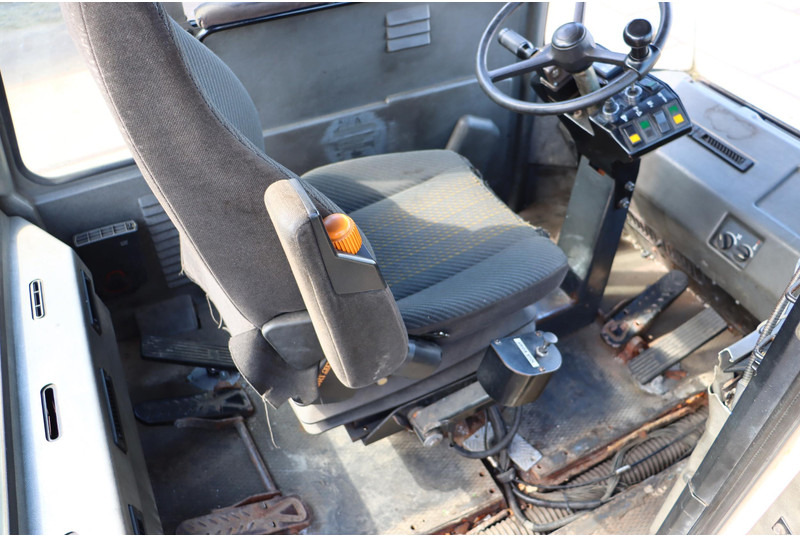 Terminal tractor Kalmar TRX182A: picture 14