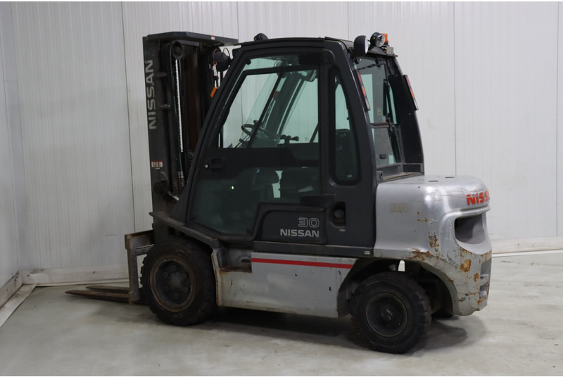 Nissan FGD02A30Q - Diesel forklift: picture 5 Nissan FGD02A30Q - Diesel forklift: picture 5