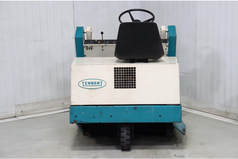 TENNANT 200E - Industrial sweeper: picture 5 TENNANT 200E - Industrial sweeper: picture 5