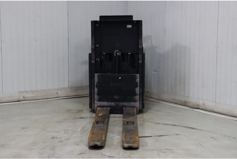 Toyota OSE120 - Order picker: picture 3 Toyota OSE120 - Order picker: picture 3