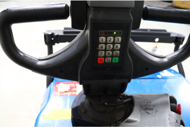 Toyota OSE120 - Order picker: picture 2 Toyota OSE120 - Order picker: picture 2