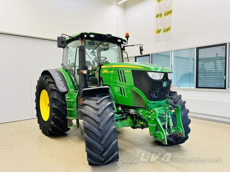 John Deere 6210R - Farm tractor: picture 3 John Deere 6210R - Farm tractor: picture 3
