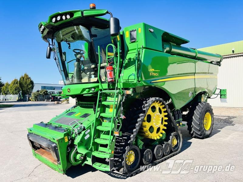John Deere S790 - Combine harvester: picture 1 John Deere S790 - Combine harvester: picture 1