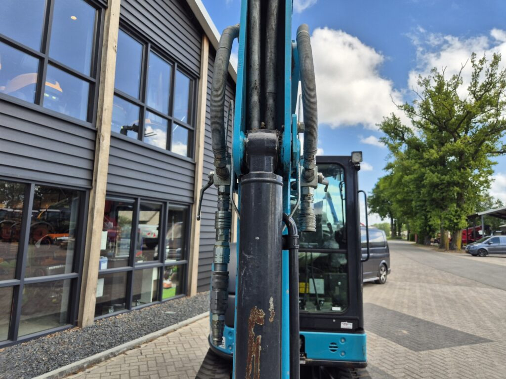Mini excavator AIRMANN AX33U mididigger: picture 17