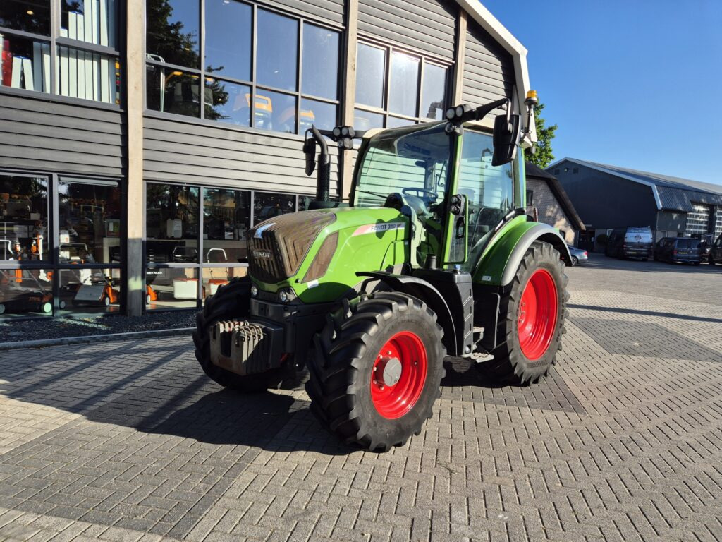 FENDT 310 vario - Farm tractor: picture 2 FENDT 310 vario - Farm tractor: picture 2