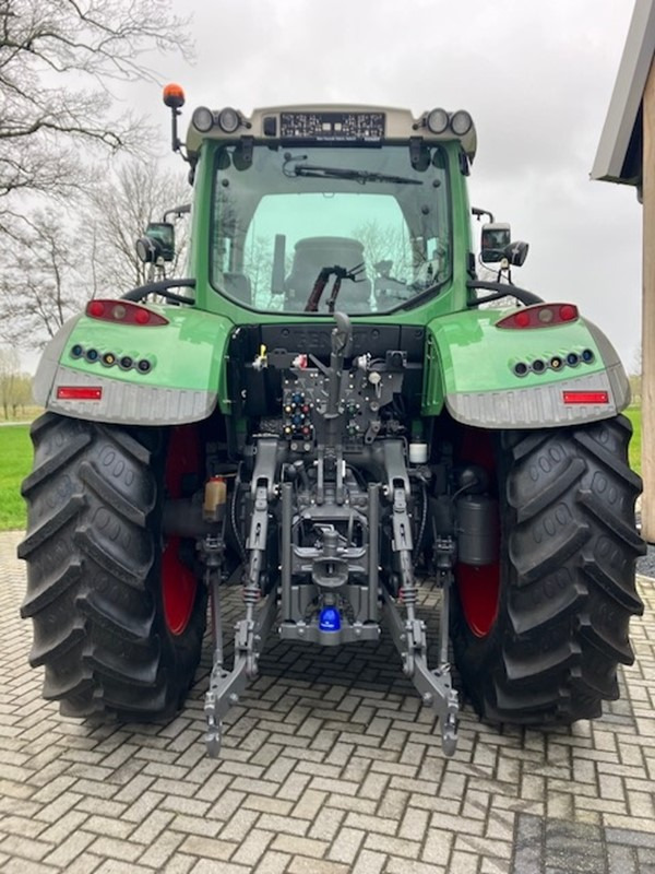 FENDT 724 profi plus - Farm tractor: picture 3 FENDT 724 profi plus - Farm tractor: picture 3