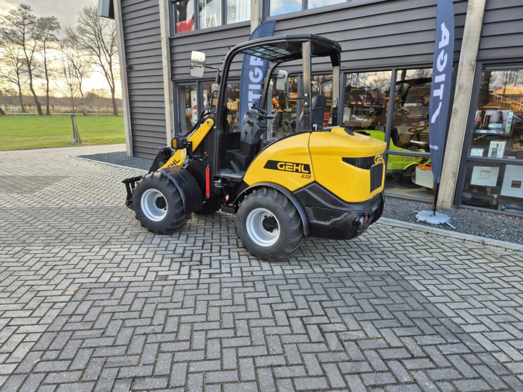 GEHL AL 330 miniloader - Compact loader: picture 3 GEHL AL 330 miniloader - Compact loader: picture 3