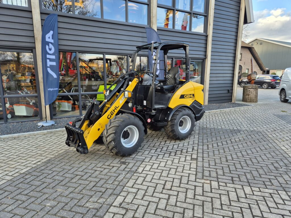 GEHL AL 330 miniloader - Compact loader: picture 2 GEHL AL 330 miniloader - Compact loader: picture 2