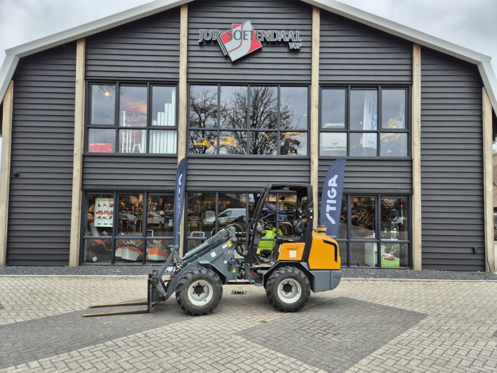 GIANT V452X-TRR - Compact loader: picture 1 GIANT V452X-TRR - Compact loader: picture 1