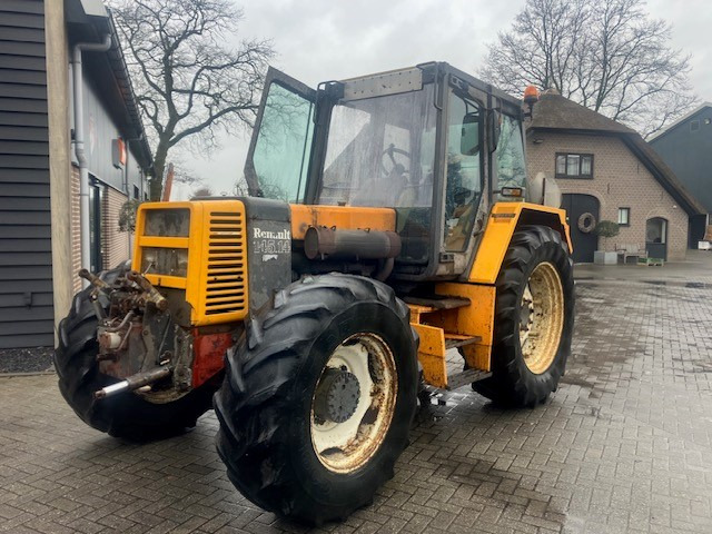 RENAULT 145.14 - Farm tractor: picture 3 RENAULT 145.14 - Farm tractor: picture 3