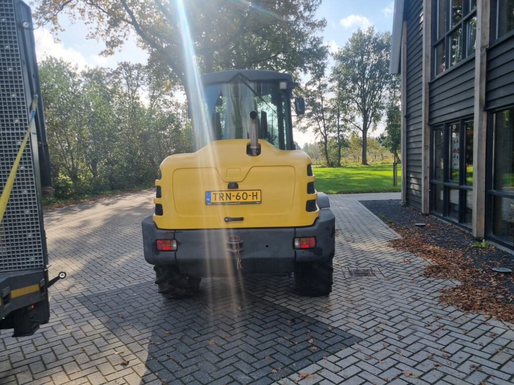 YANMAR V120 - Wheel loader: picture 3 YANMAR V120 - Wheel loader: picture 3