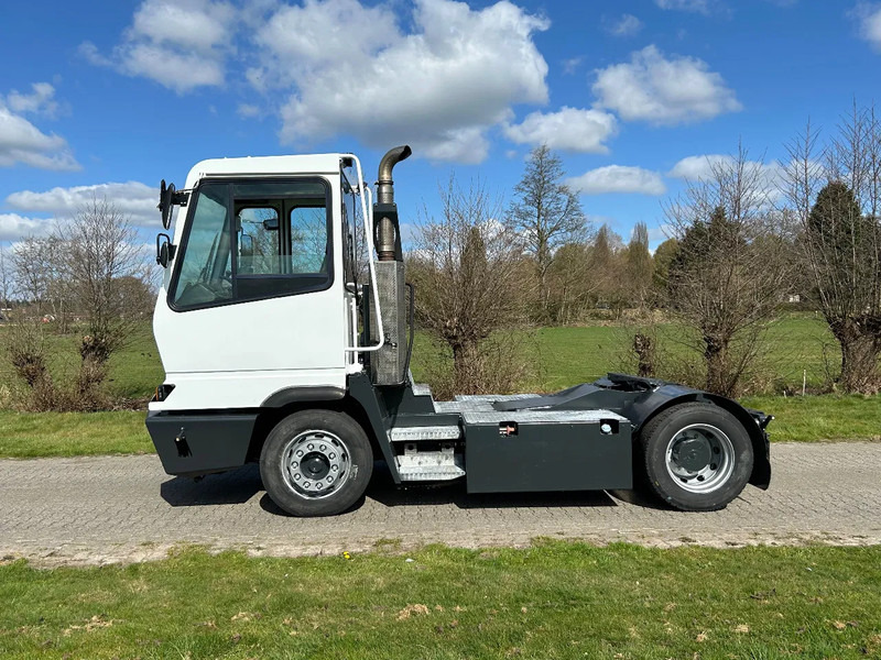 Terberg YT 182 TERBERG | MEGA | CLIMA | LOW HOURS | NEW ENGINE - Terminal tractor: picture 2 Terberg YT 182 TERBERG | MEGA | CLIMA | LOW HOURS | NEW ENGINE - Terminal tractor: picture 2