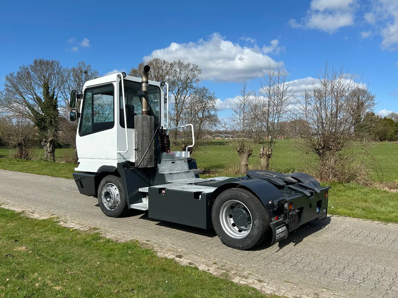 Terberg YT 182 TERBERG | MEGA | CLIMA | LOW HOURS | NEW ENGINE - Terminal tractor: picture 3 Terberg YT 182 TERBERG | MEGA | CLIMA | LOW HOURS | NEW ENGINE - Terminal tractor: picture 3