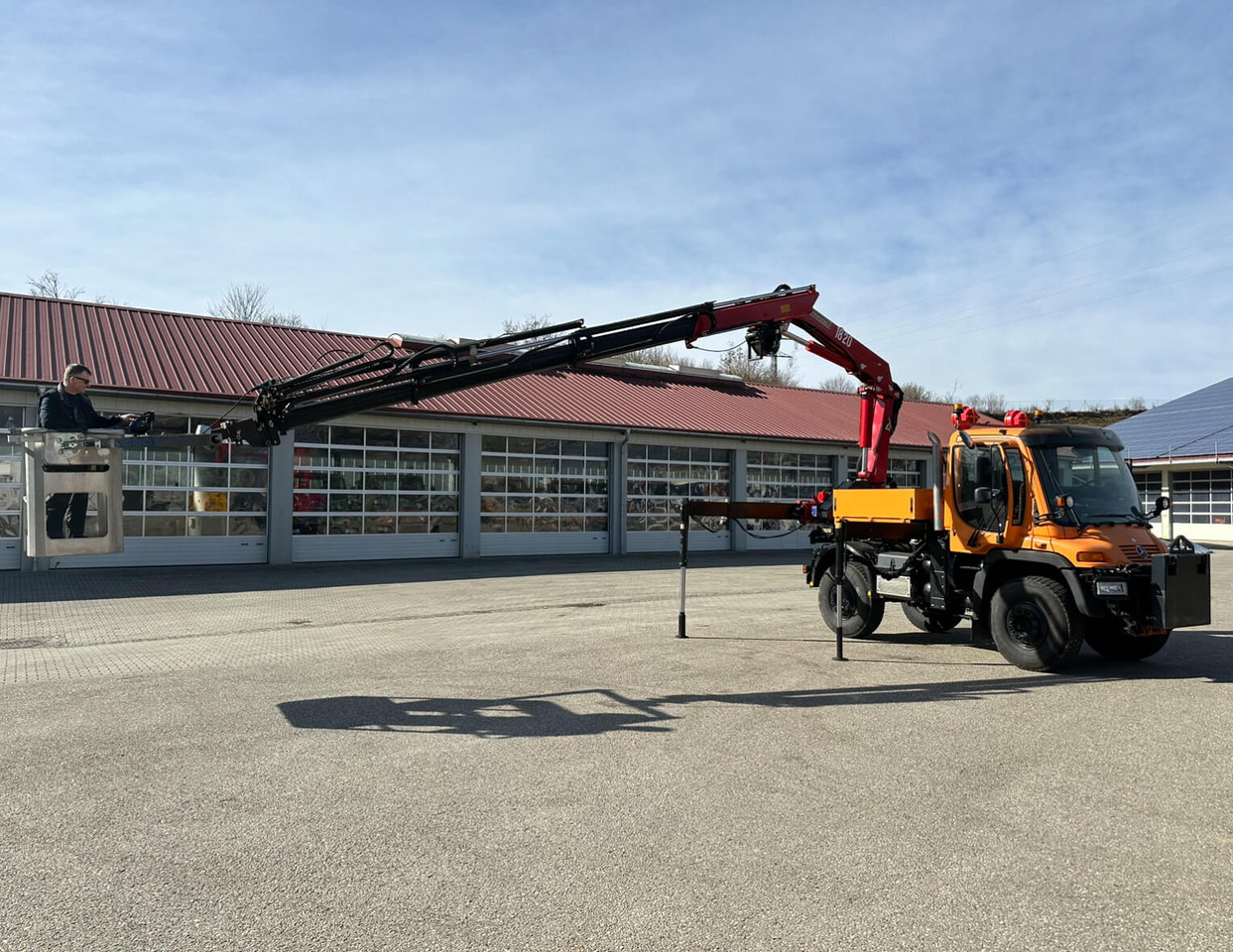 Unimog 400 - U400 405 25177 mit Wechselkran Merced - Municipal/ Special vehicle: picture 2 Unimog 400 - U400 405 25177 mit Wechselkran Merced - Municipal/ Special vehicle: picture 2