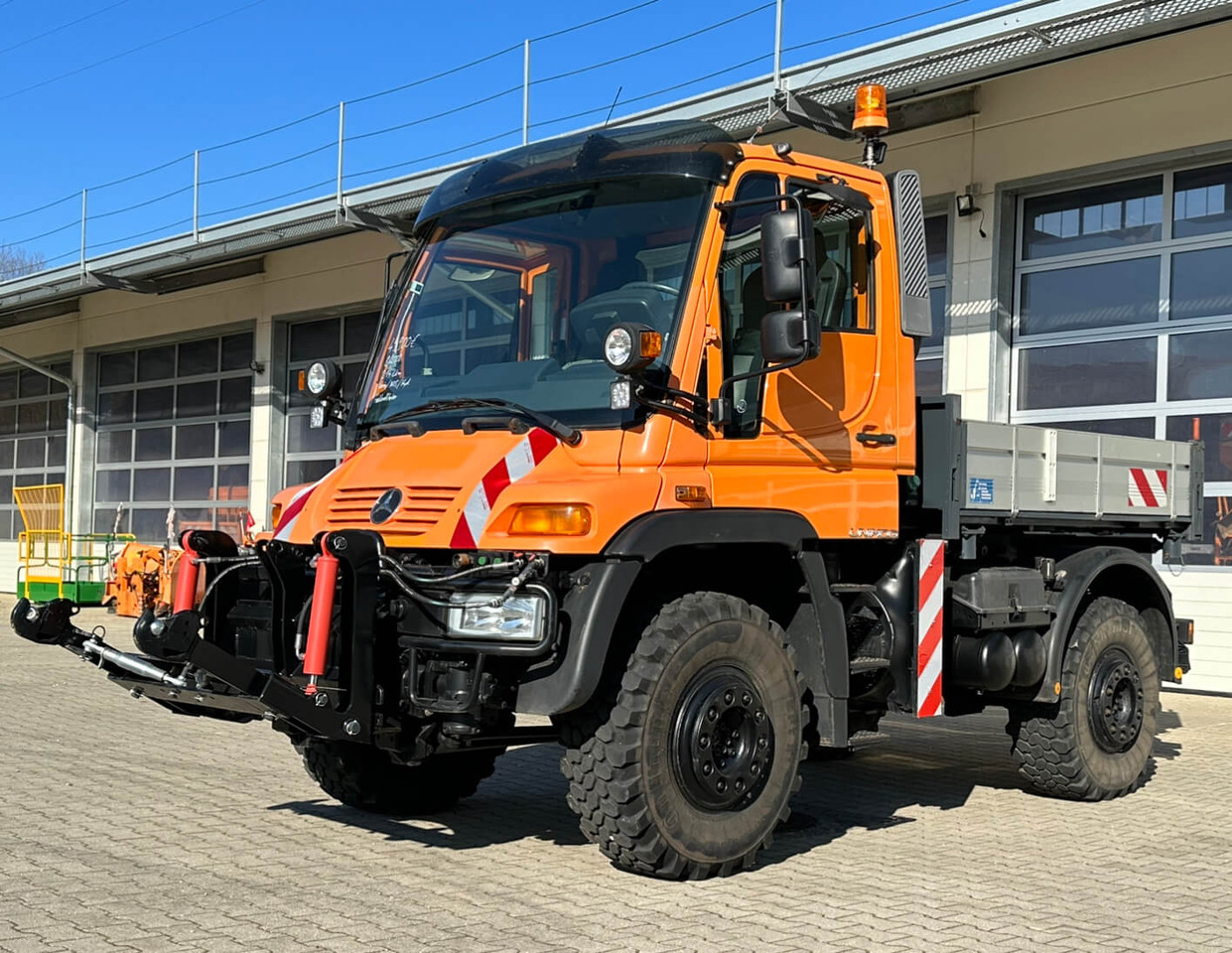 Unimog 400 - U400 405 02734 mit Heckkraftheber Mer - Tipper: picture 1 Unimog 400 - U400 405 02734 mit Heckkraftheber Mer - Tipper: picture 1