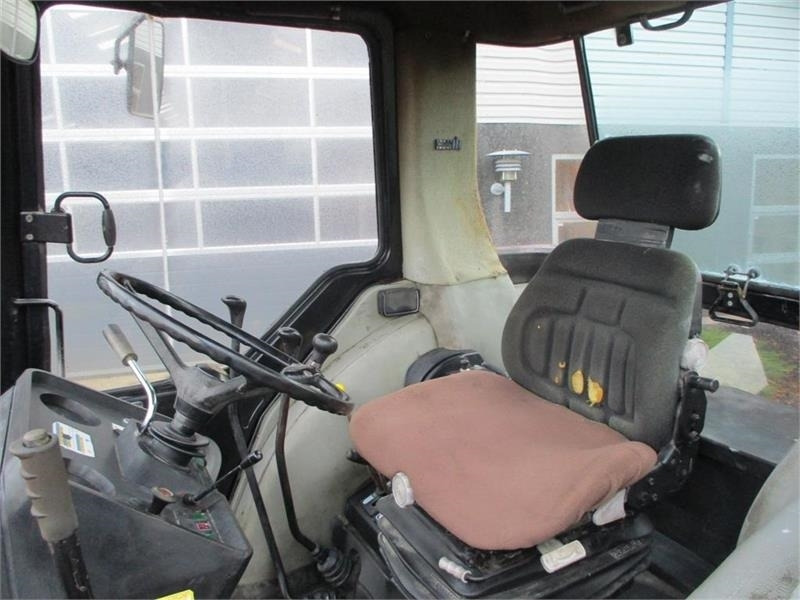 Case IH 845 XLA  - Farm tractor: picture 5 Case IH 845 XLA  - Farm tractor: picture 5