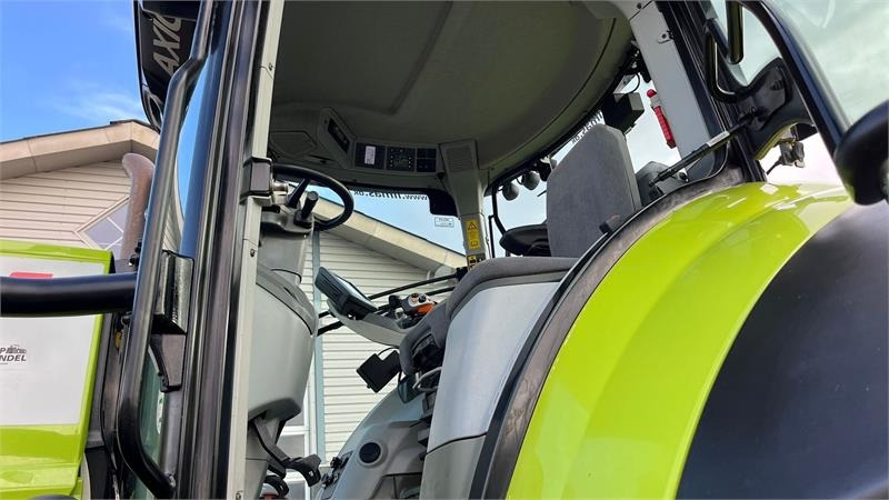 Claas Axion 930 CMatic Med næsten nye dæk, frontlift og  - Farm tractor: picture 4 Claas Axion 930 CMatic Med næsten nye dæk, frontlift og  - Farm tractor: picture 4