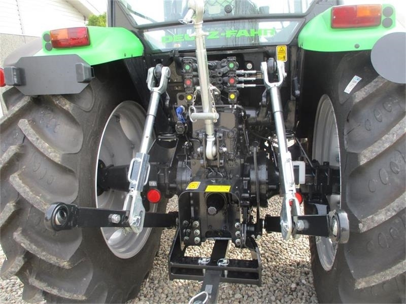 Deutz-fahr Agrofarm 115G with 30F+30R Hi-Lo and CreepGear - Farm tractor: picture 3 Deutz-fahr Agrofarm 115G with 30F+30R Hi-Lo and CreepGear - Farm tractor: picture 3