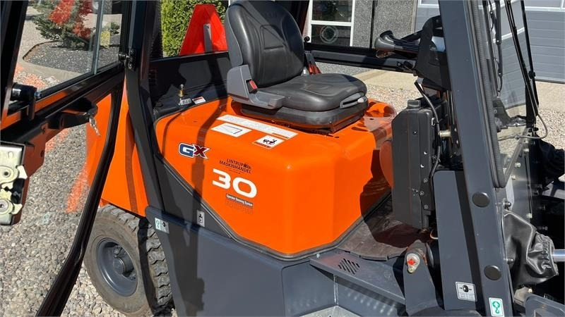 Diesel forklift Doosan D30 G med kabine og KUN 57 TIMER FRA NY, MED TIME: picture 10