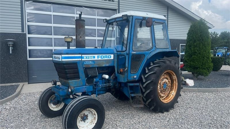 Farm tractor Ford 6700: picture 7