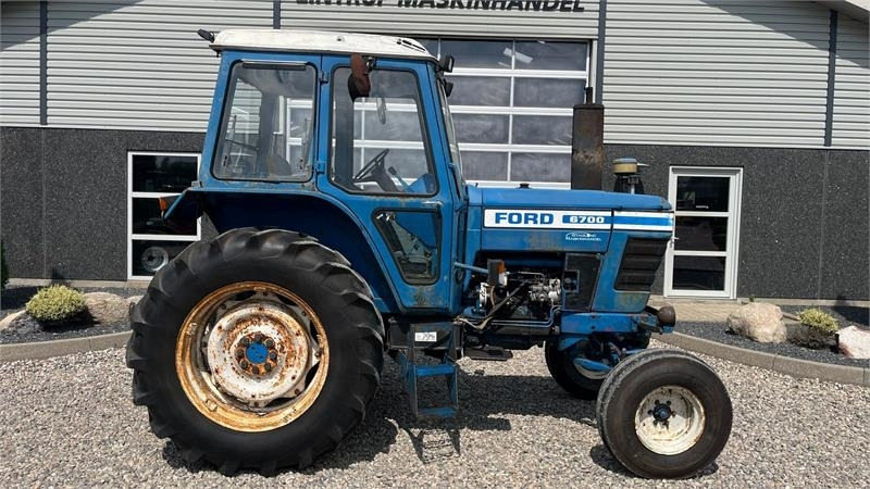 Farm tractor Ford 6700: picture 6