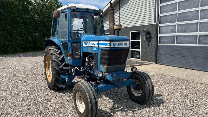Farm tractor Ford 6700: picture 15