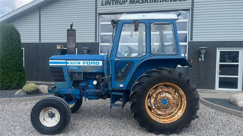 Farm tractor Ford 6700: picture 9