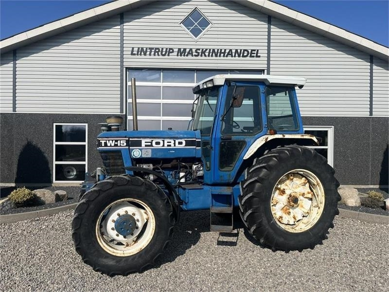 Ford TW 15 F II med HEVA opklappelig frontlift - Farm tractor: picture 1 Ford TW 15 F II med HEVA opklappelig frontlift - Farm tractor: picture 1