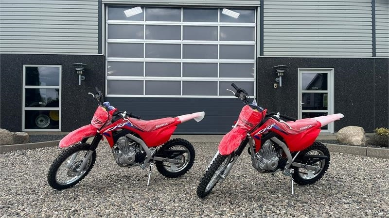 Honda CRF 125 F - Side-by-side/ ATV: picture 2 Honda CRF 125 F - Side-by-side/ ATV: picture 2