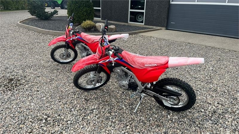 Honda CRF 125 F - Side-by-side/ ATV: picture 4 Honda CRF 125 F - Side-by-side/ ATV: picture 4