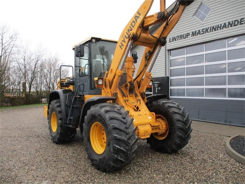 Hyundai 757-9A med 620/75R26 traktor hjul montering på - Wheel loader: picture 3 Hyundai 757-9A med 620/75R26 traktor hjul montering på - Wheel loader: picture 3
