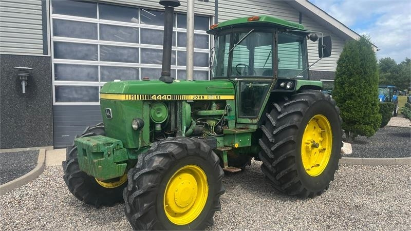 John Deere 4430 Med Powershift - Farm tractor: picture 2 John Deere 4430 Med Powershift - Farm tractor: picture 2