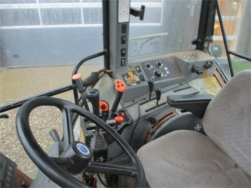 Farm tractor New Holland 7740 SLE Turbo Med frontlæsser og frontlift.: picture 8