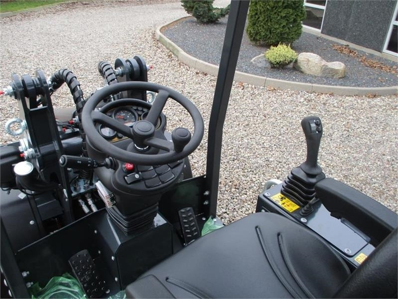Pitbull X24-26V med lyspakke og 400mm hjulmontering. - Compact loader: picture 3 Pitbull X24-26V med lyspakke og 400mm hjulmontering. - Compact loader: picture 3