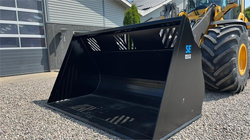 SE AB 4m3 skovl med Volvo beslag på. Den er 2.75m  - Bucket for Construction machinery: picture 2 SE AB 4m3 skovl med Volvo beslag på. Den er 2.75m  - Bucket for Construction machinery: picture 2