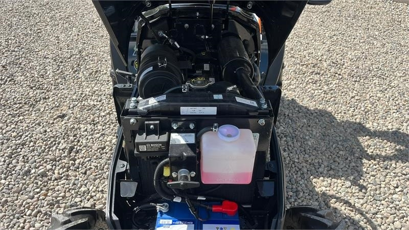 Municipal tractor Solis S26 Limited Edition i sort 6+2 Gearmaskine med Ser: picture 11