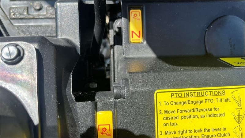 Municipal tractor Solis S26 Limited Edition i sort 6+2 Gearmaskine med Ser: picture 9