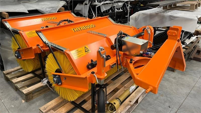 Thyregod TK 1600 PTO, med hydraulisk sving. - Broom: picture 2 Thyregod TK 1600 PTO, med hydraulisk sving. - Broom: picture 2