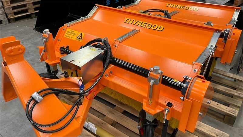 Thyregod TK 1600 PTO, med hydraulisk sving. - Broom: picture 2 Thyregod TK 1600 PTO, med hydraulisk sving. - Broom: picture 2