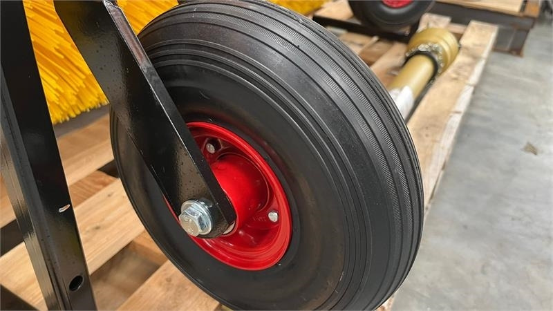 Thyregod TK 1600 PTO, med hydraulisk sving. - Broom: picture 3 Thyregod TK 1600 PTO, med hydraulisk sving. - Broom: picture 3